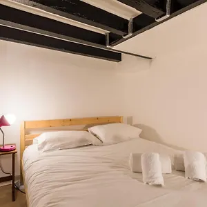 https://dify-saone-vieux-lyon.hotels-rhonealpes.com