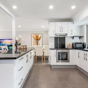 Luxury 5br Retreat Family House With Pool In Gc , Gold Coast Australia